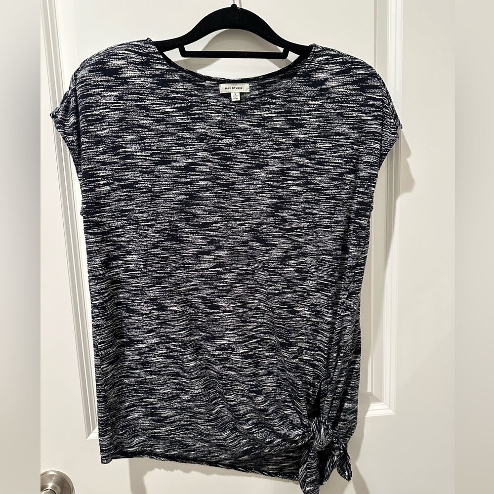 Max Studio black and white tunic with side tie detail.